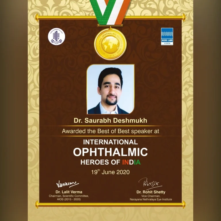 Dr. Saurabh Deshmukh receiving International Ophthalmic Hero of India Award in 2020 for excellence in retina and cataract surgery in Bhopal